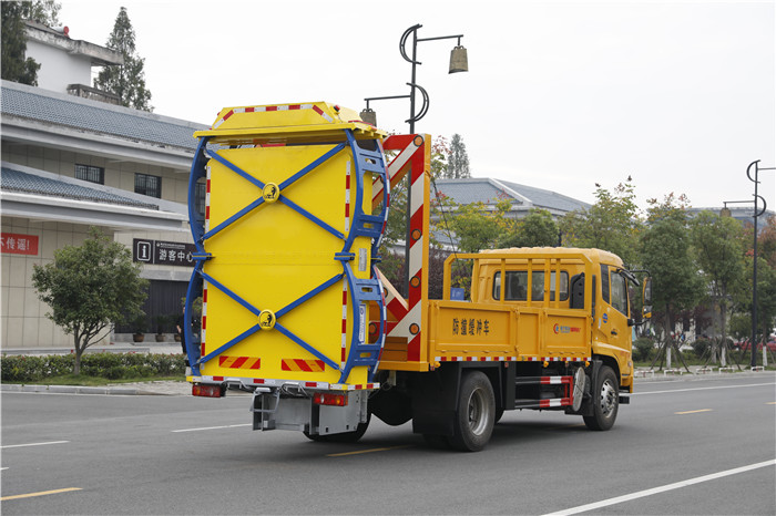 道路安全守護者 河北邢臺東風防撞緩沖車在公路養護與救護中的關鍵作用