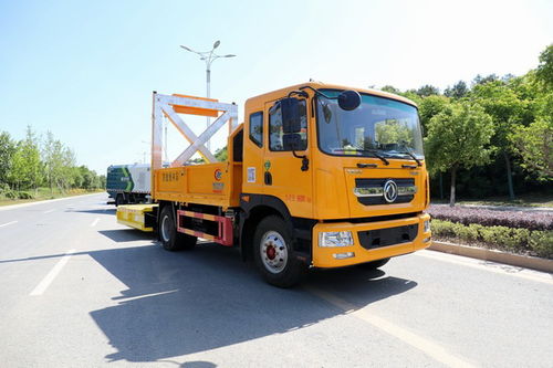 安徽黃山高速公路 防撞緩沖車與救護車的“黃金搭檔”為生命護航